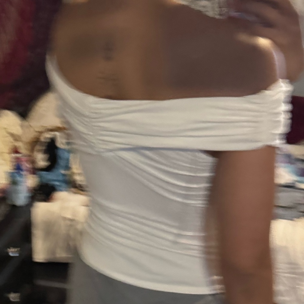Off-Shoulder White Top - Picture 3 of 4